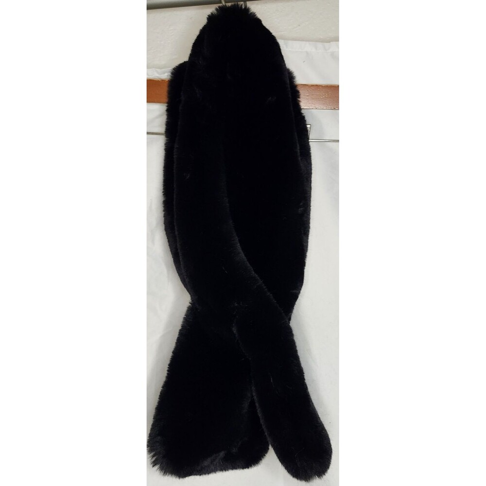 Forever 21 Faux Fur Neck Warmer NWOT Silky Cozy Black Luxe Winter Cowl Scarf
